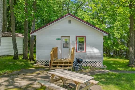 Thunderbay Cabin 8